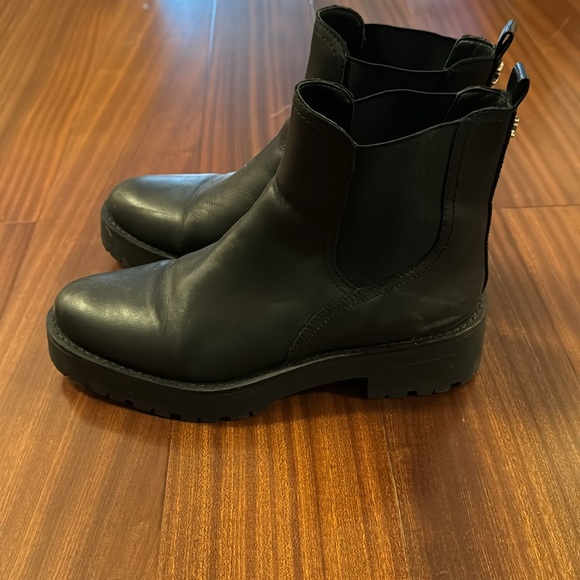 Sam Edelman Justina Lug sole Chelsea boots - Picture 4 of 5